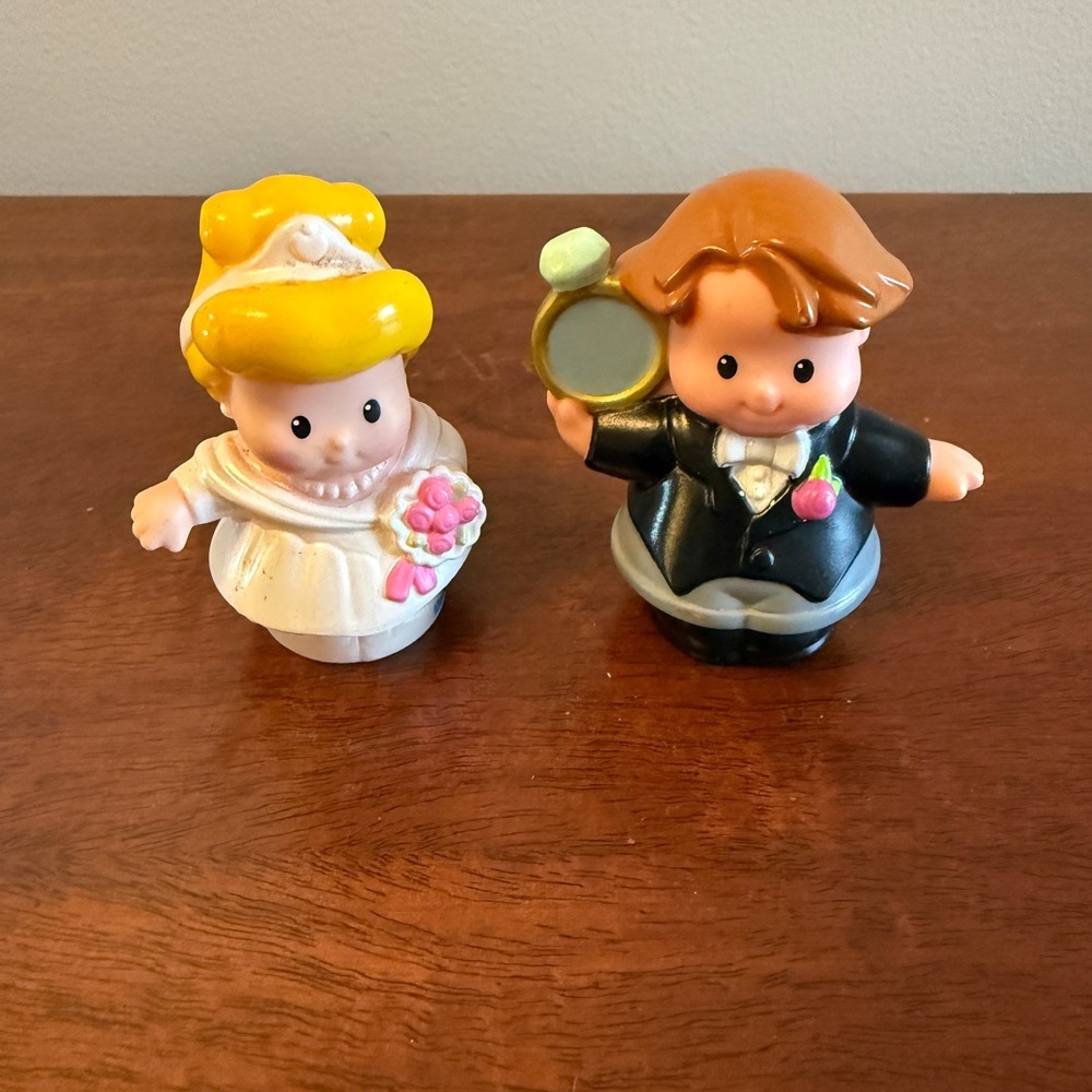 Fisher-Price Little People Bride & Groom Wedding Figures (2-Piece Lot)